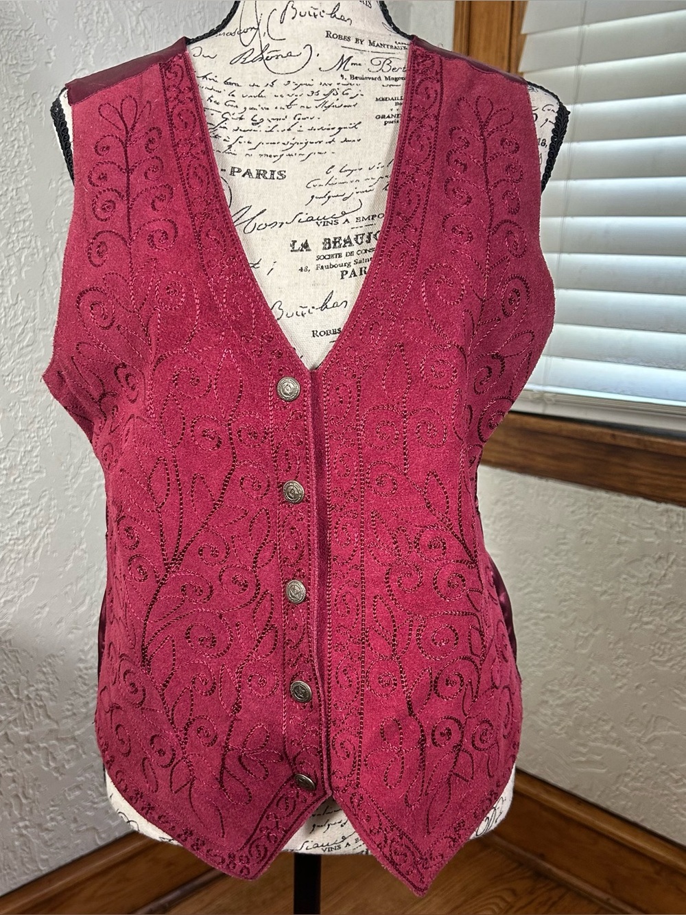 VTG 80’s 90’s Jane Ashley Burgundy Leather Satin Snap Front Vest BOHO Size S